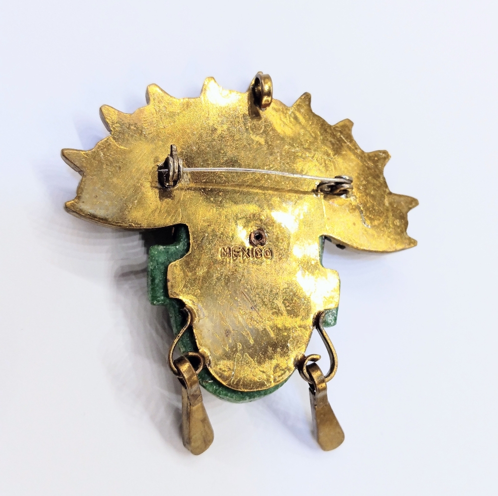Vintage Mexican Brass Carved Green Stone Figural Mayan Face Brooch Pendant - Picture 3 of 4